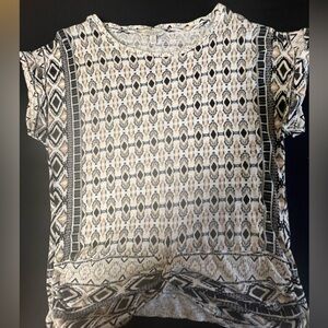 LUCKY BRAND GEOMETRIC PRINT TOP - BLACK/WHITE/TAN  SIZE SMALL. CAP SLEEVES
